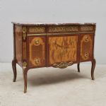 1738 8532 CHEST OF DRAWERS